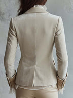 Getailleerde ivoorkleurige blazer met borduurwerk