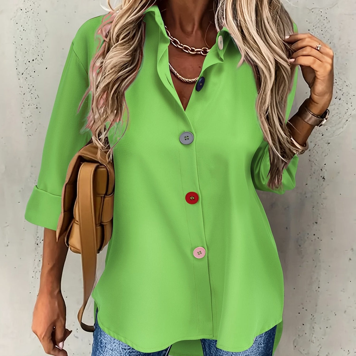 CHIQUE DAMESBLOUSE MET KNOPEN