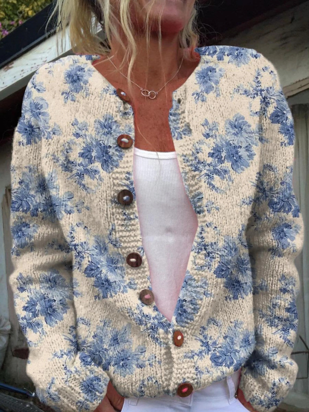 Gebreid vest met blauwe bloemenprint