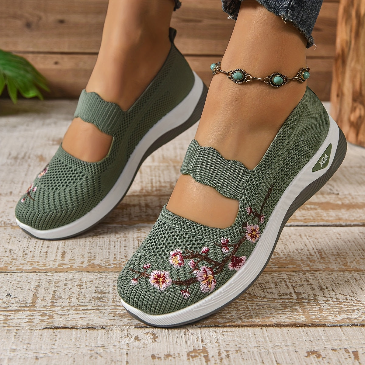 MET BLOEMEN GEBORDUURDE SNEAKERS VOOR DAMES