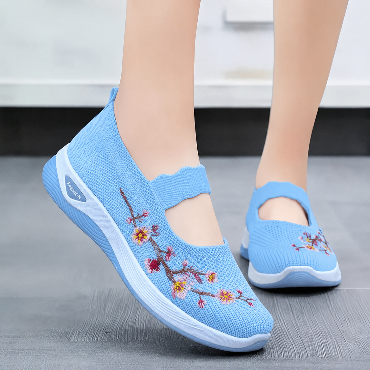 MET BLOEMEN GEBORDUURDE SNEAKERS VOOR DAMES