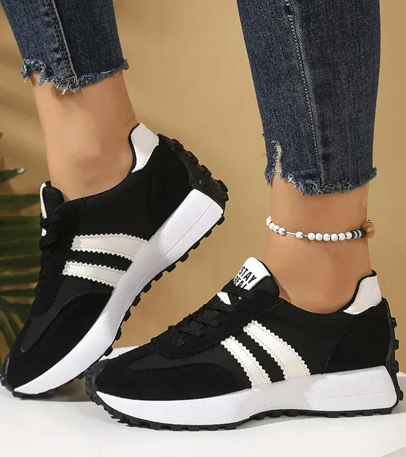 PLATTE SNEAKERS MET VETERS VOOR DAMES
