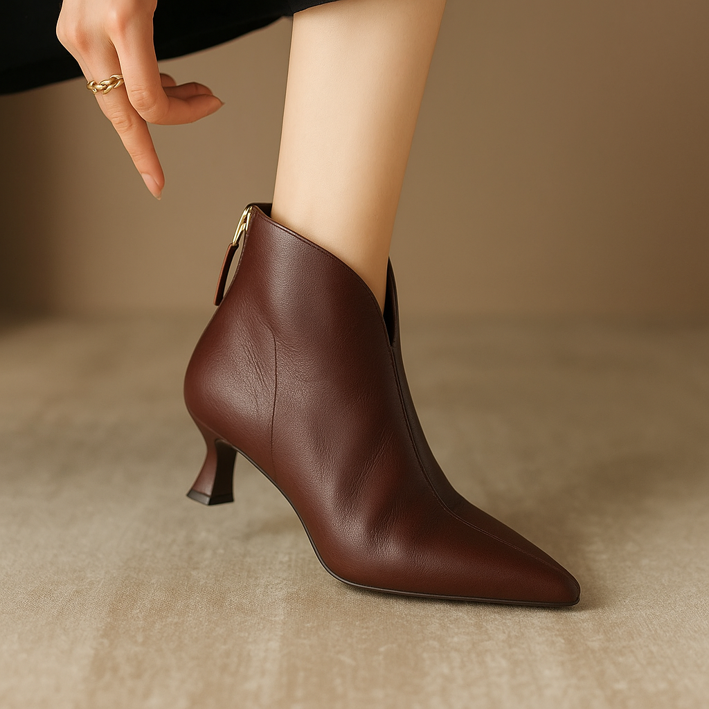 ENKELBOOTIES MET PUNTIGE NEUS VOOR DAMES
