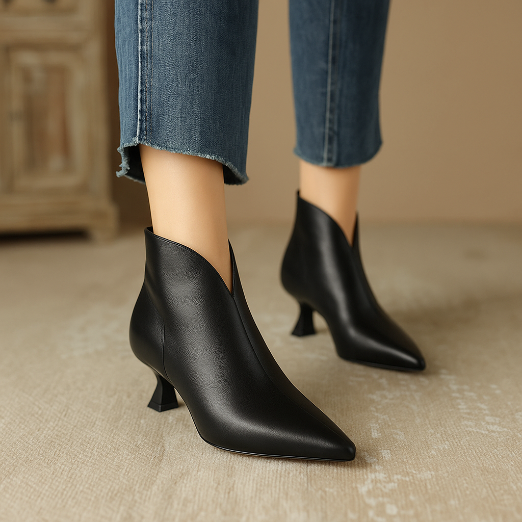 ENKELBOOTIES MET PUNTIGE NEUS VOOR DAMES