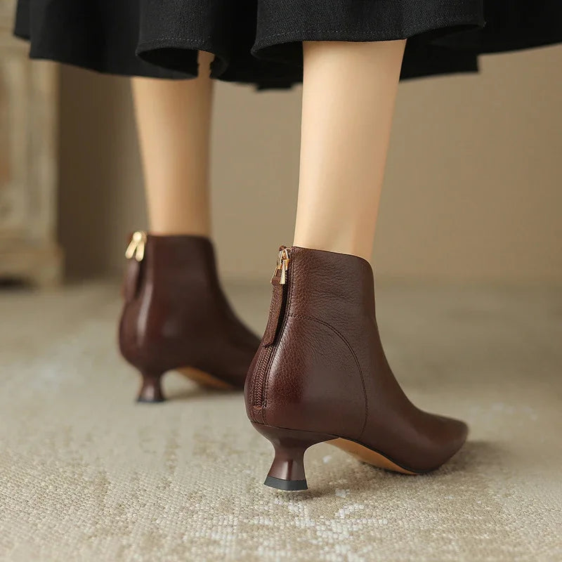 ENKELBOOTIES MET PUNTIGE NEUS VOOR DAMES