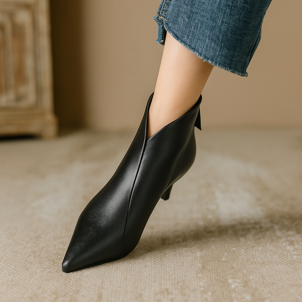 ENKELBOOTIES MET PUNTIGE NEUS VOOR DAMES