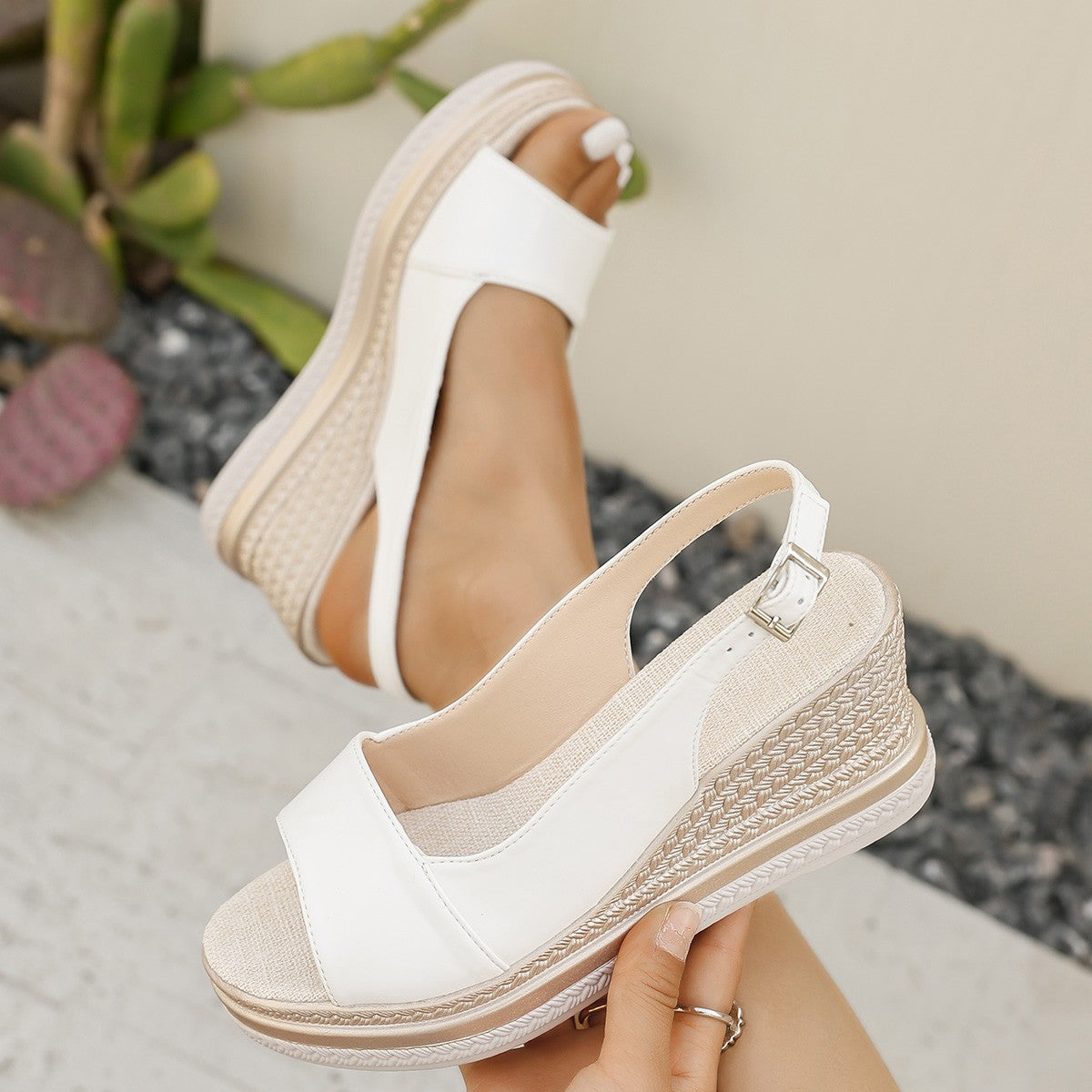 STIJLVOLLE SANDALEN MET SLEEHAK VOOR DAMES
