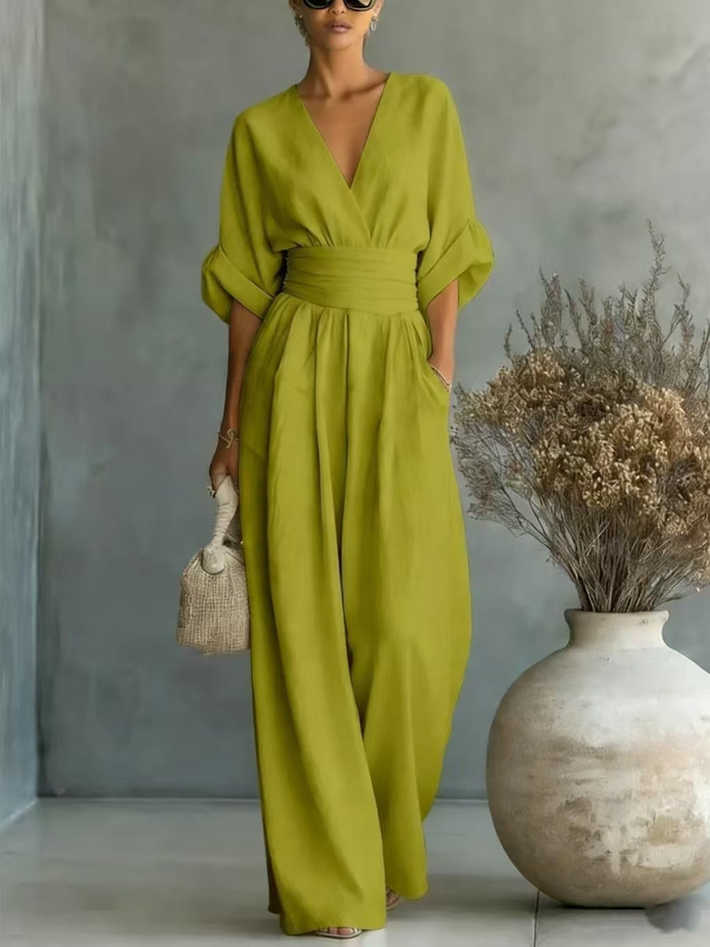 JUMPSUIT MET V-HALS EN BREDE PIJPEN VOOR DAMES
