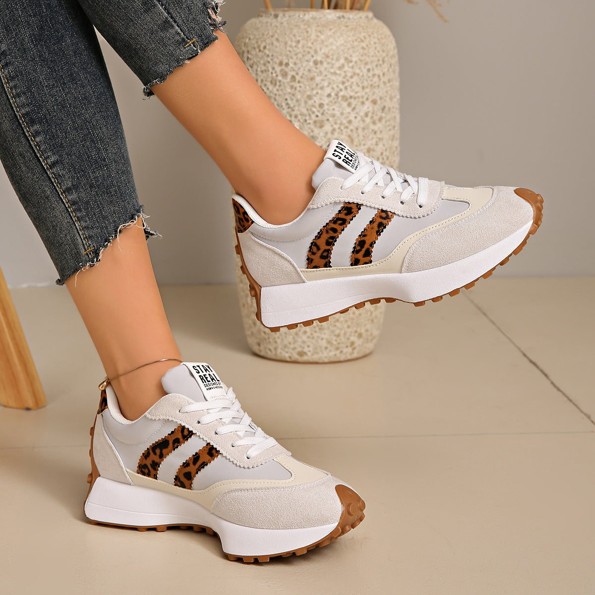 PLATTE SNEAKERS MET VETERS VOOR DAMES
