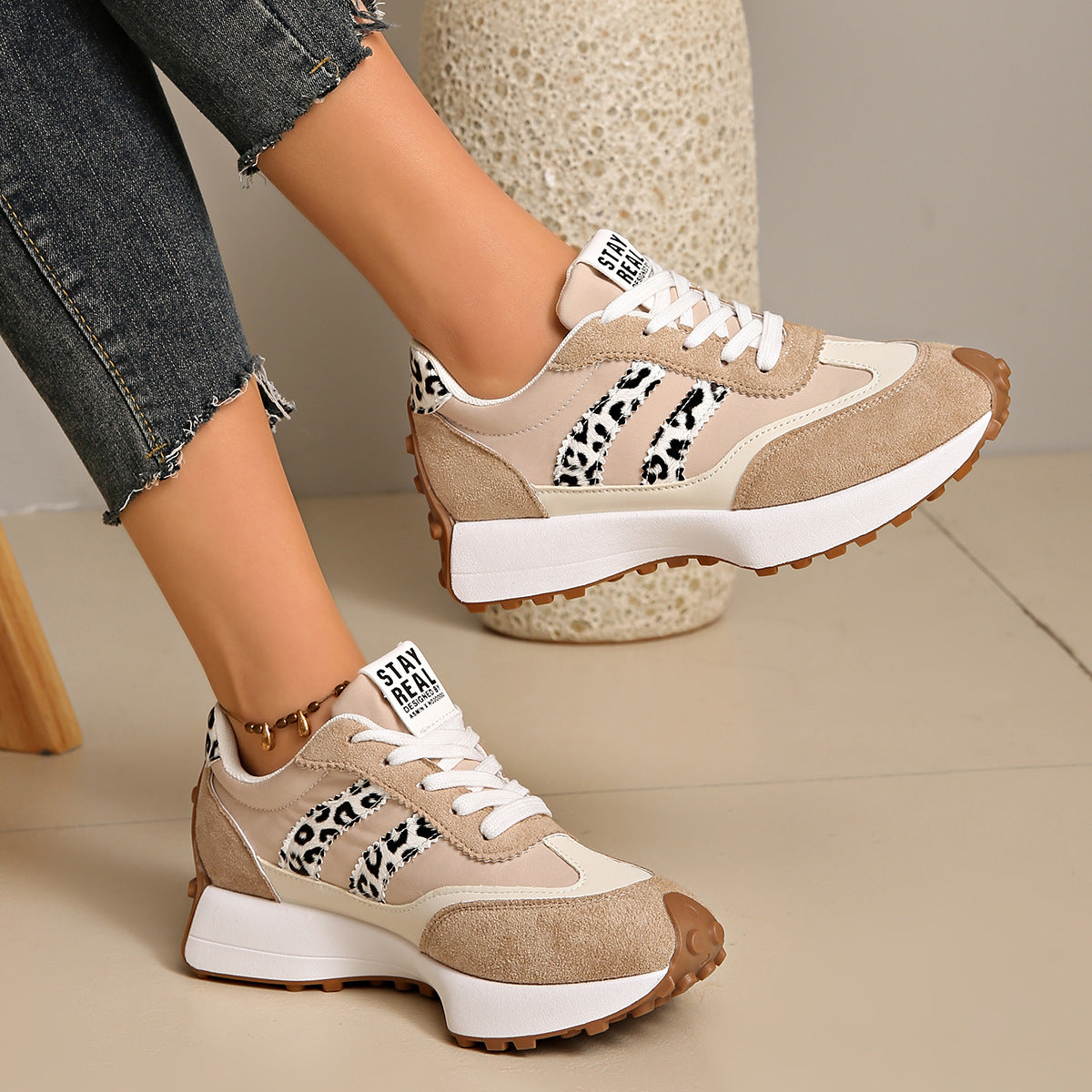 PLATTE SNEAKERS MET VETERS VOOR DAMES