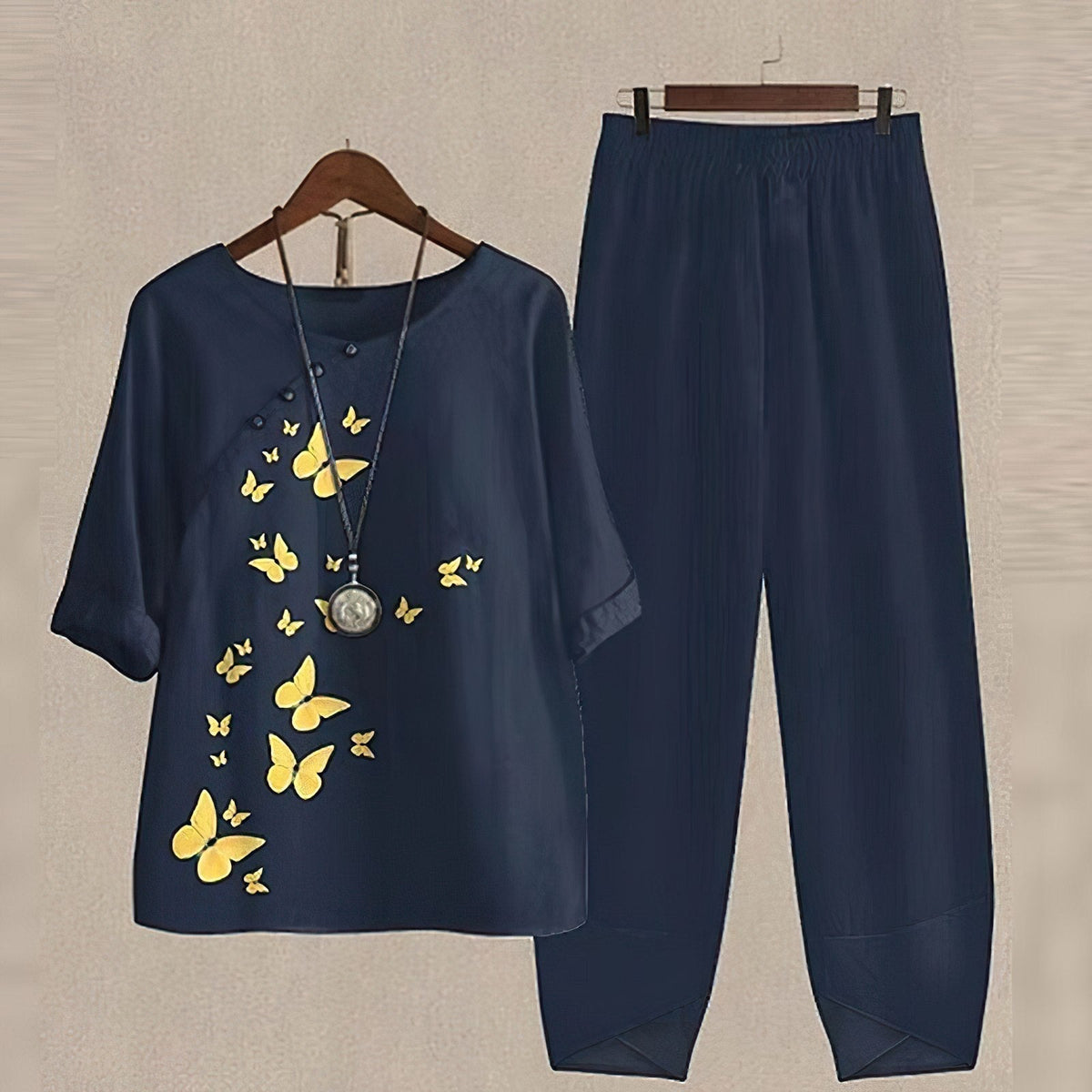 STIJLVOLLE ZOMEROUTFIT VOOR VROUWEN